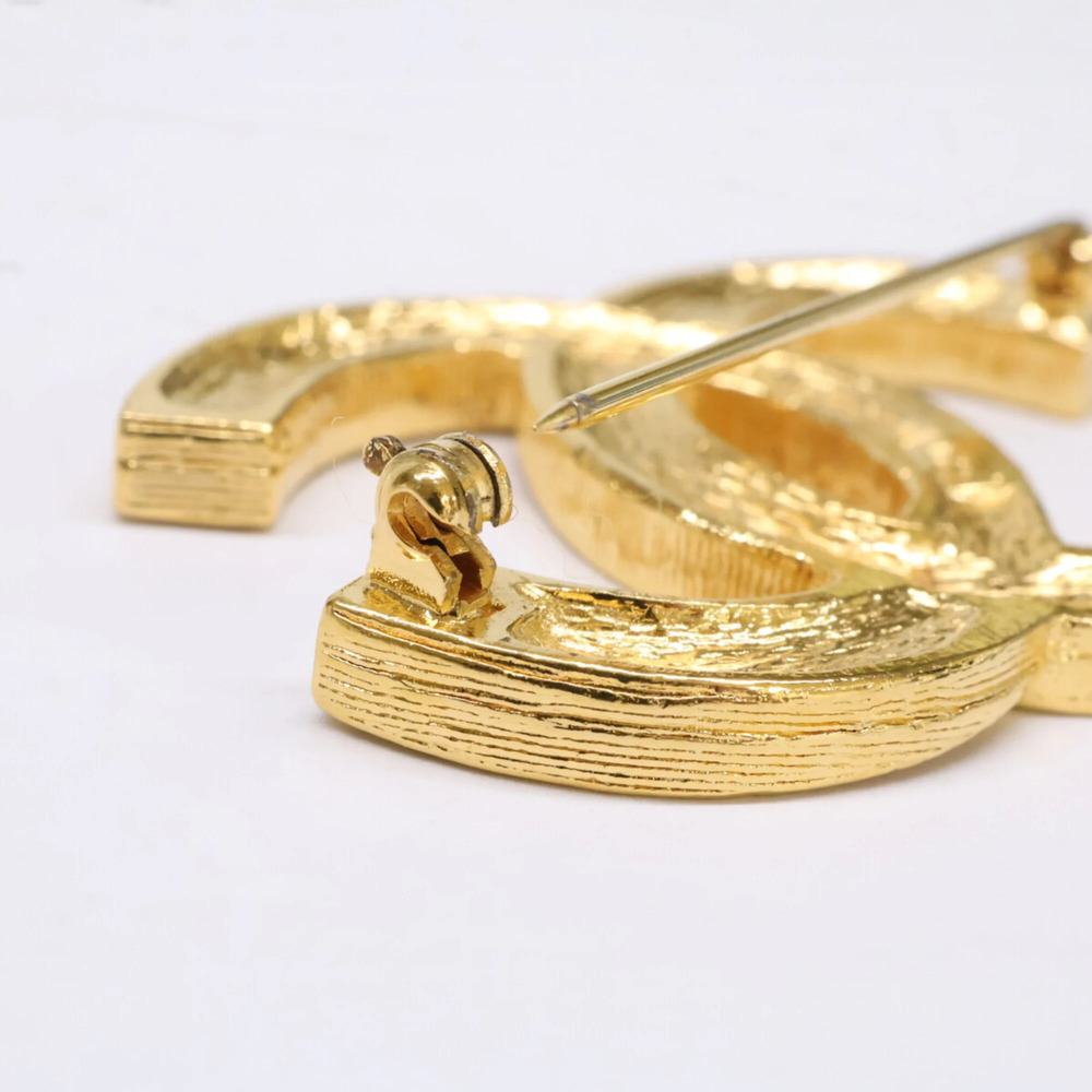 CHANEL Vintage Gold Logo Brooch - Picture 7 of 9